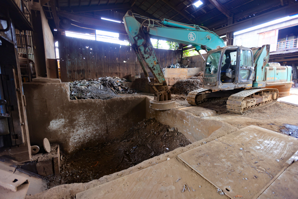 油圧ショベル（マグネット）