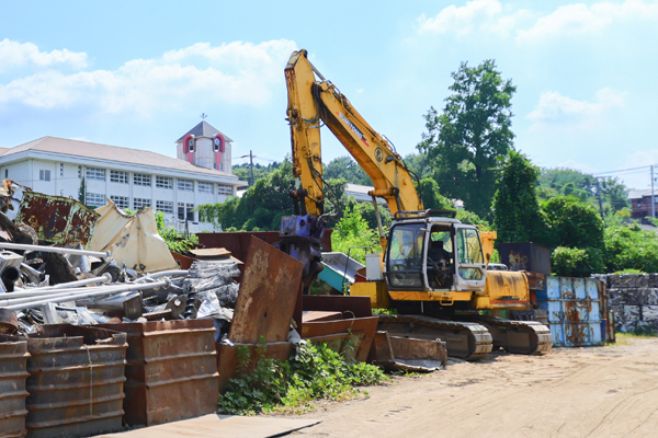 油圧ショベル（ハサミ）