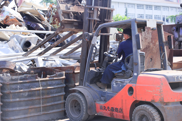 フォークリフト